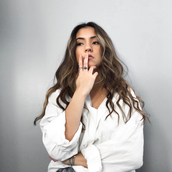 Meet your Posher, Jessica - Picture 2 of 3